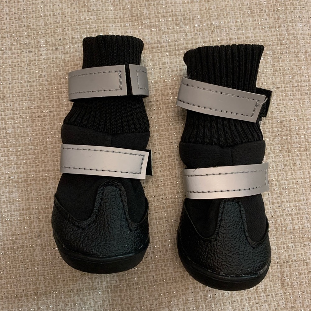 Small pet boots, black with silver reflectors